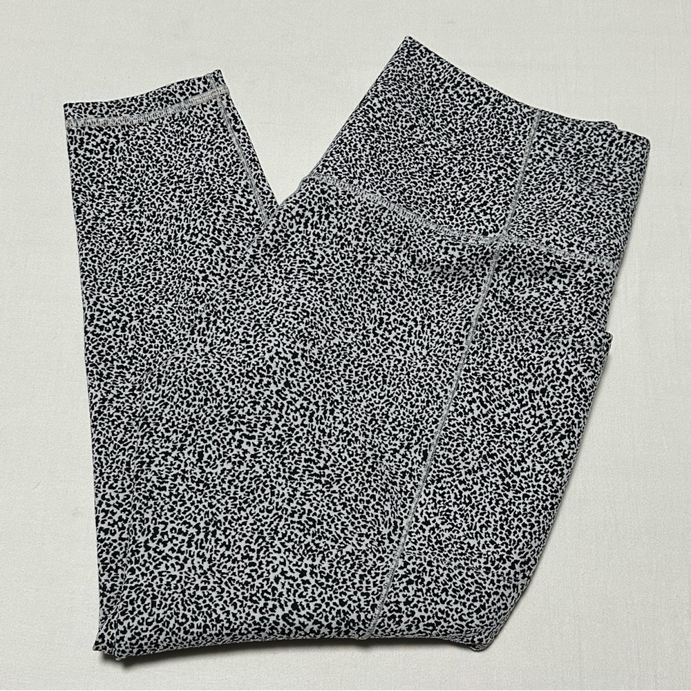 Athleta Salutation Stash II Textured Tight